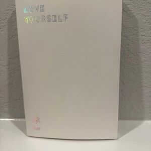 Love Yourself Her Album letter “ V “